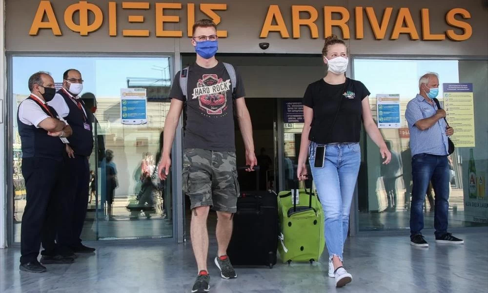 Κρήτη: 'Εφτασαν στο νησί οι πρώτοι τουρίστες